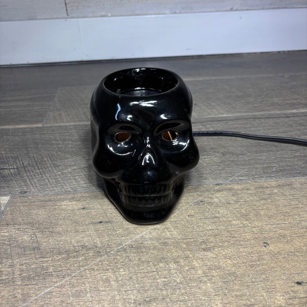 Black Ceramic Skull Wax Warmer